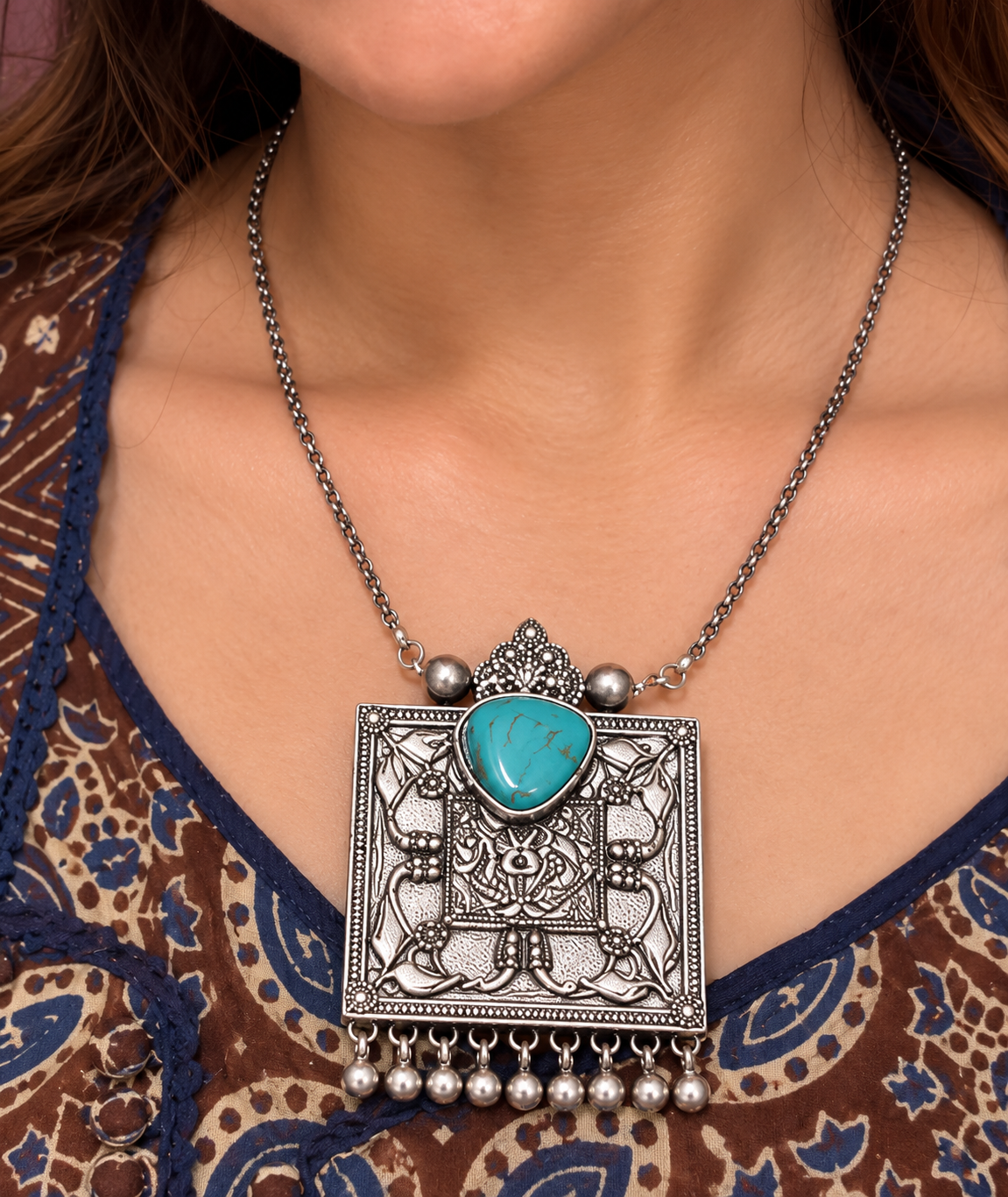 Neelambara Pendant Necklace